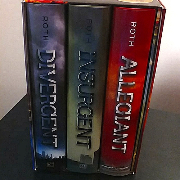 Book bundle - Picture 3 of 4